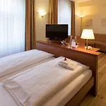 Martas Berlin-mitte 3*